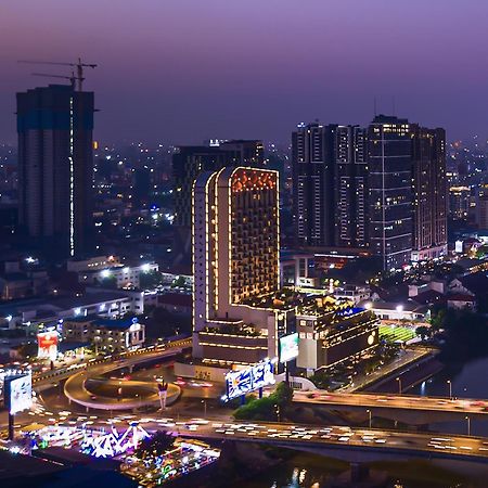 Sun & Moon, Riverside Hotel Phnom Pen Exterior foto
