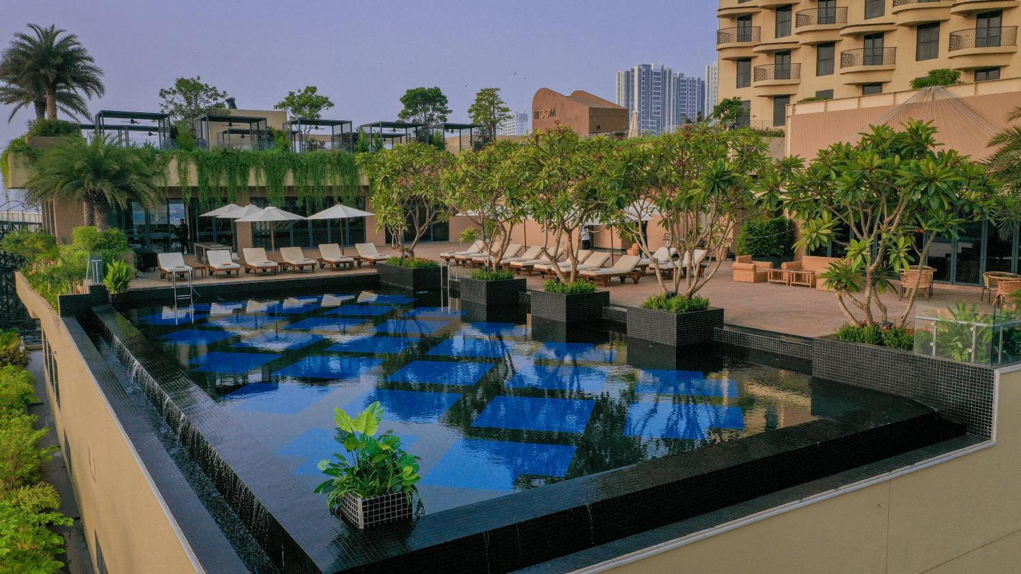 Sun & Moon, Riverside Hotel Phnom Pen Exterior foto