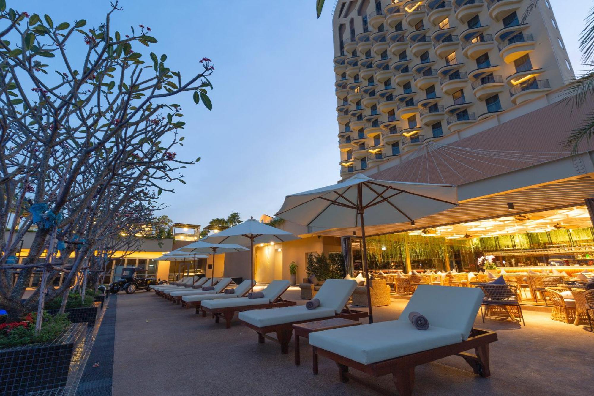 Sun & Moon, Riverside Hotel Phnom Pen Exterior foto