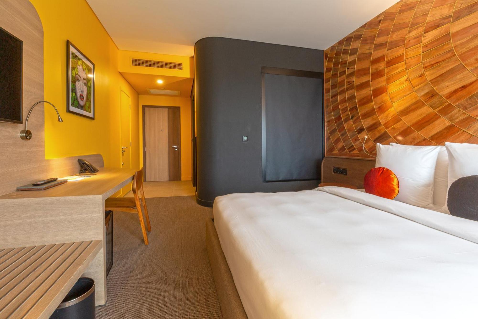 Sun & Moon, Riverside Hotel Phnom Pen Exterior foto
