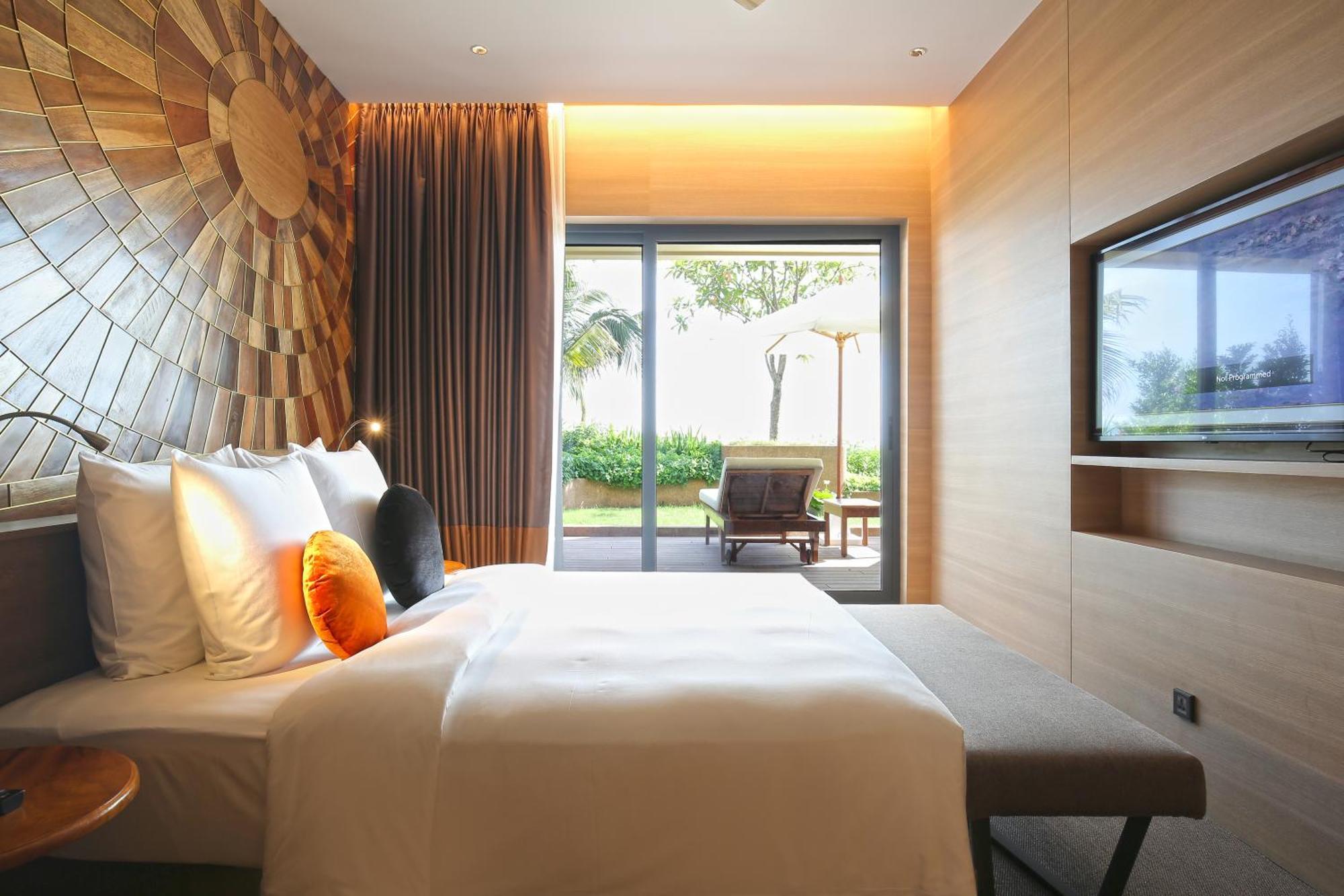 Sun & Moon, Riverside Hotel Phnom Pen Exterior foto
