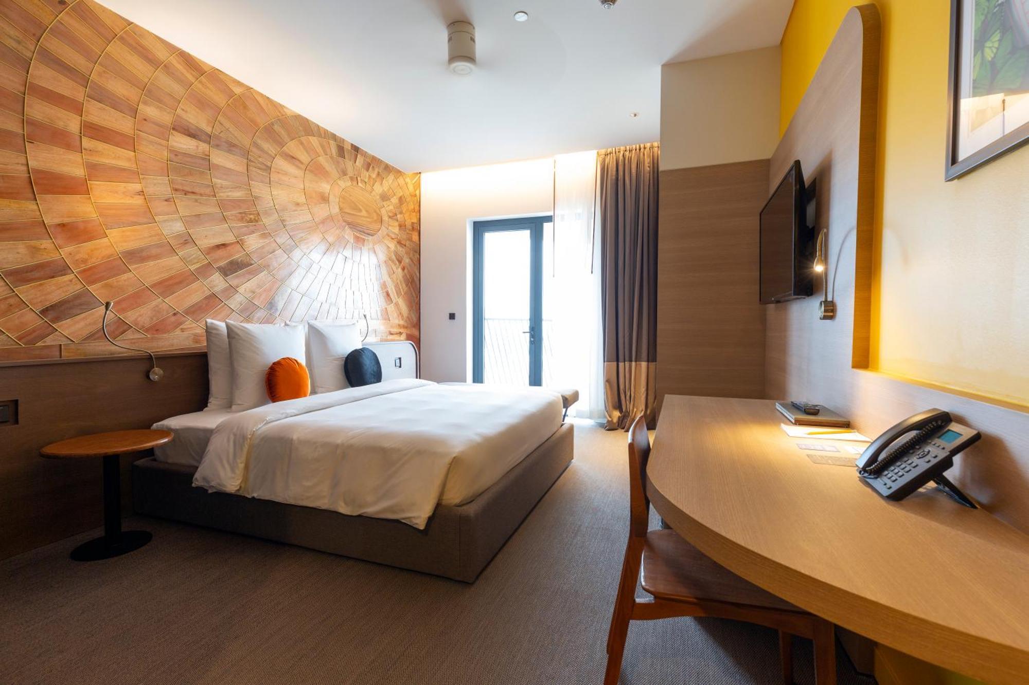 Sun & Moon, Riverside Hotel Phnom Pen Exterior foto