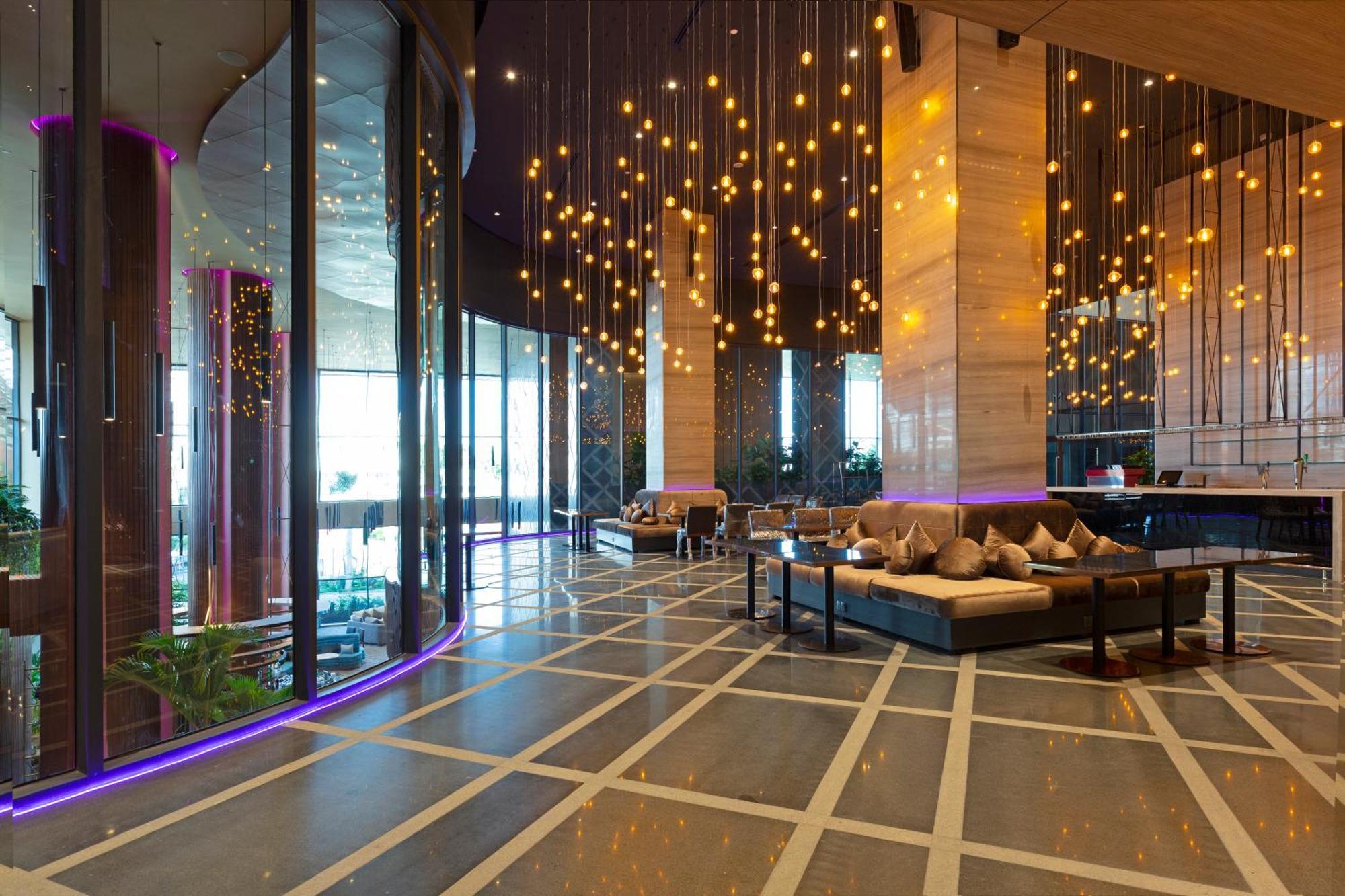 Sun & Moon, Riverside Hotel Phnom Pen Exterior foto