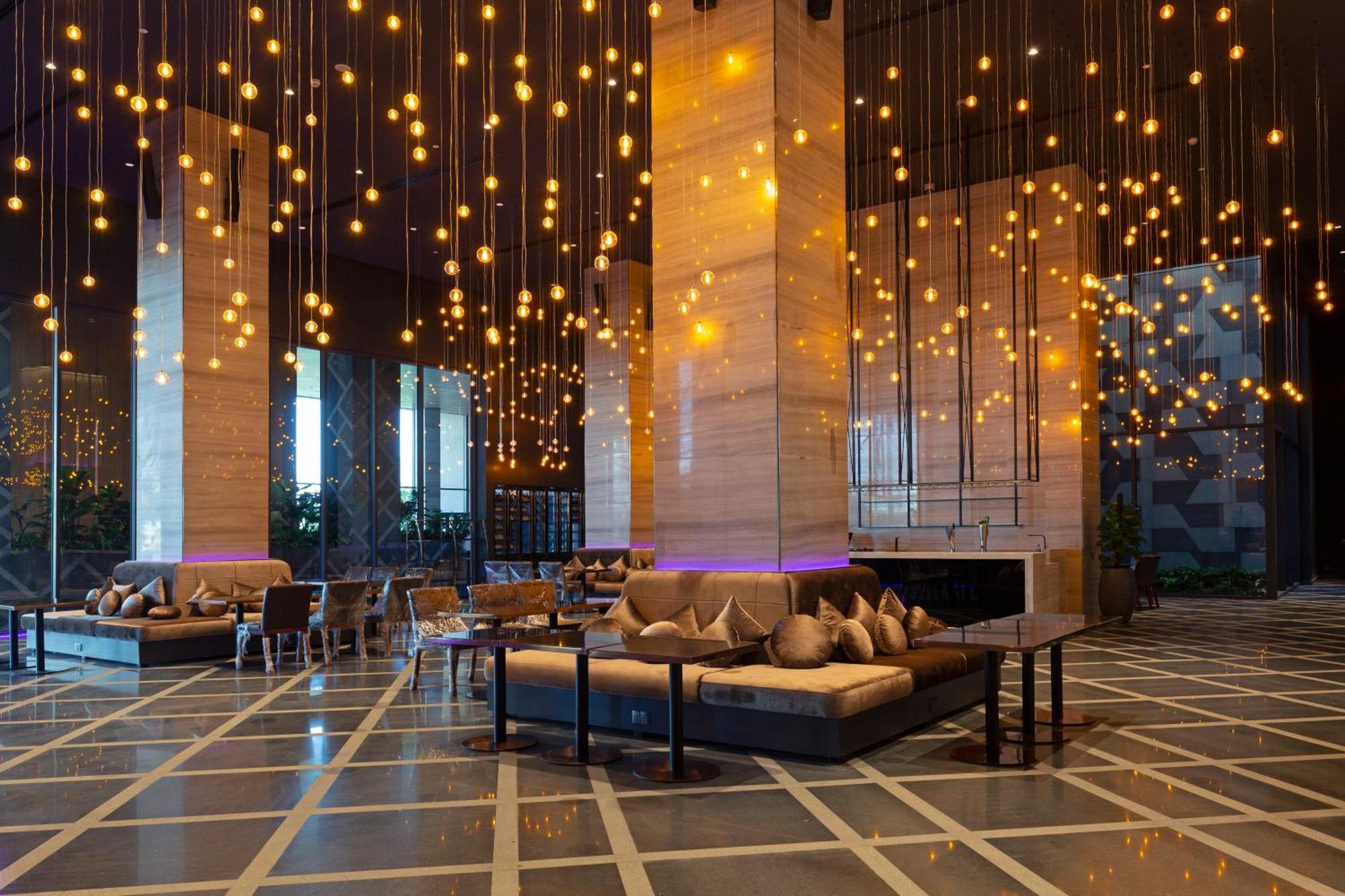 Sun & Moon, Riverside Hotel Phnom Pen Exterior foto
