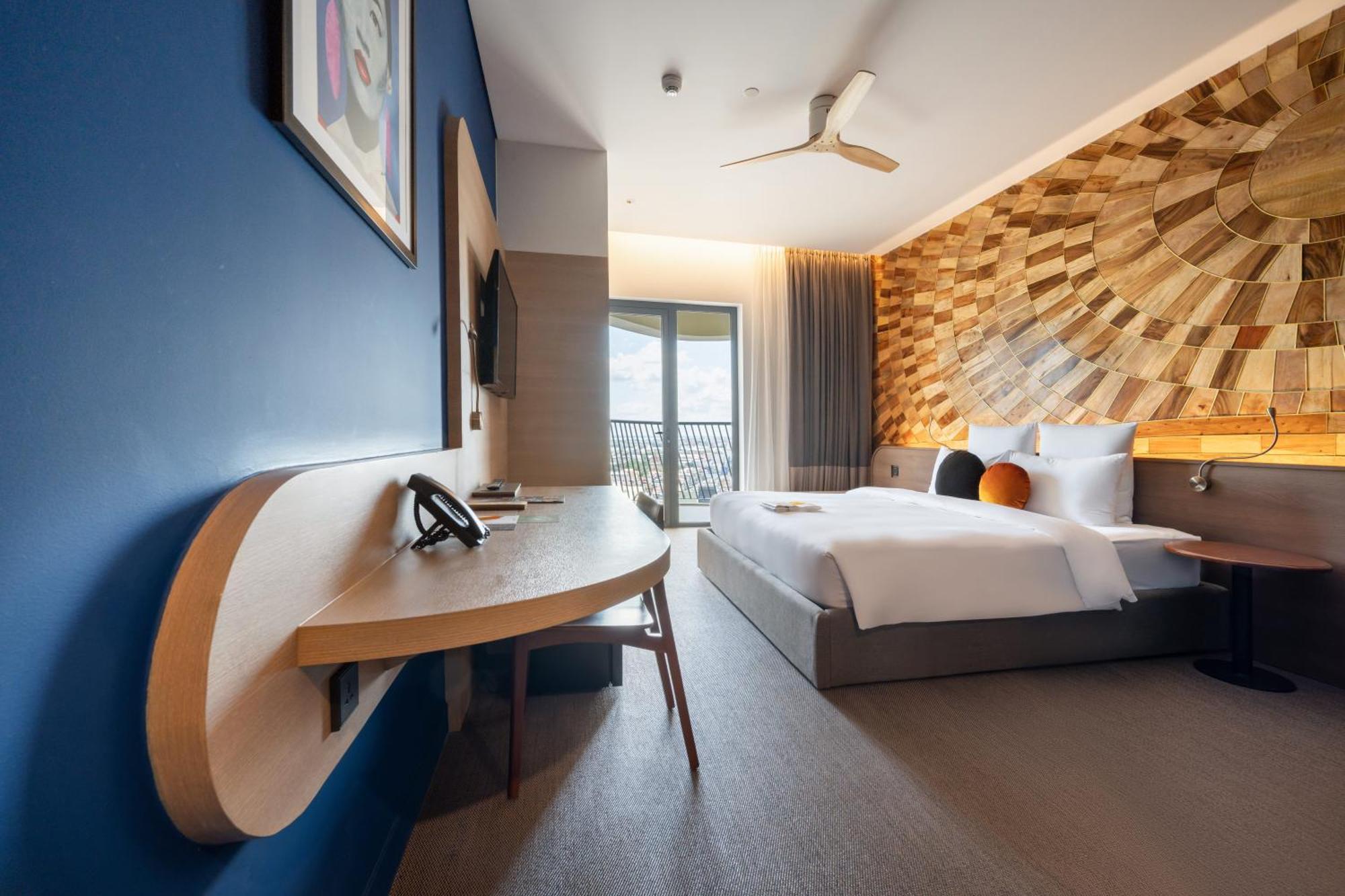 Sun & Moon, Riverside Hotel Phnom Pen Exterior foto