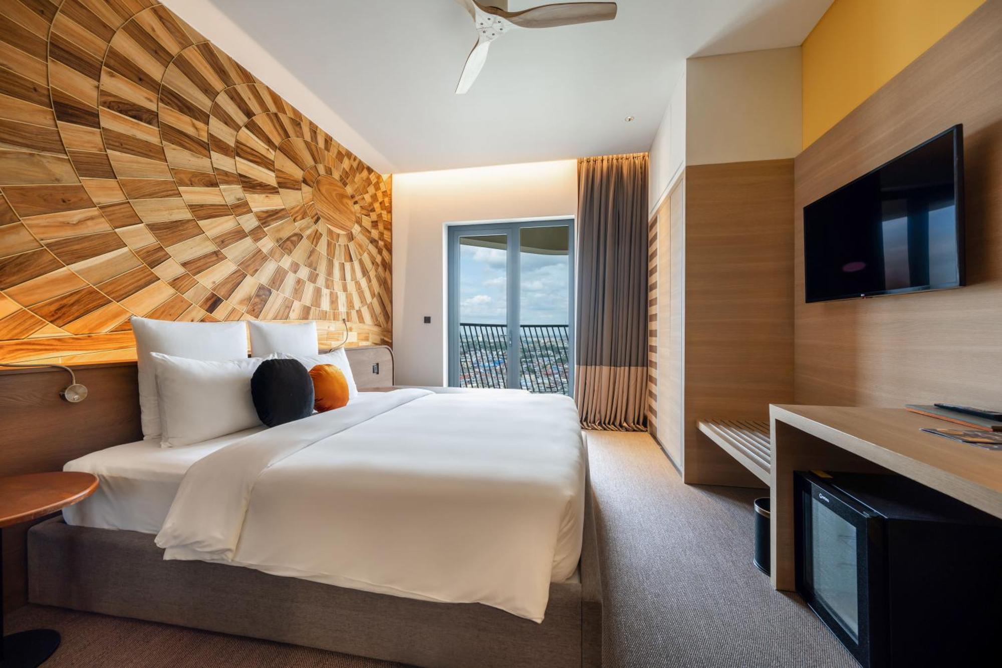 Sun & Moon, Riverside Hotel Phnom Pen Exterior foto