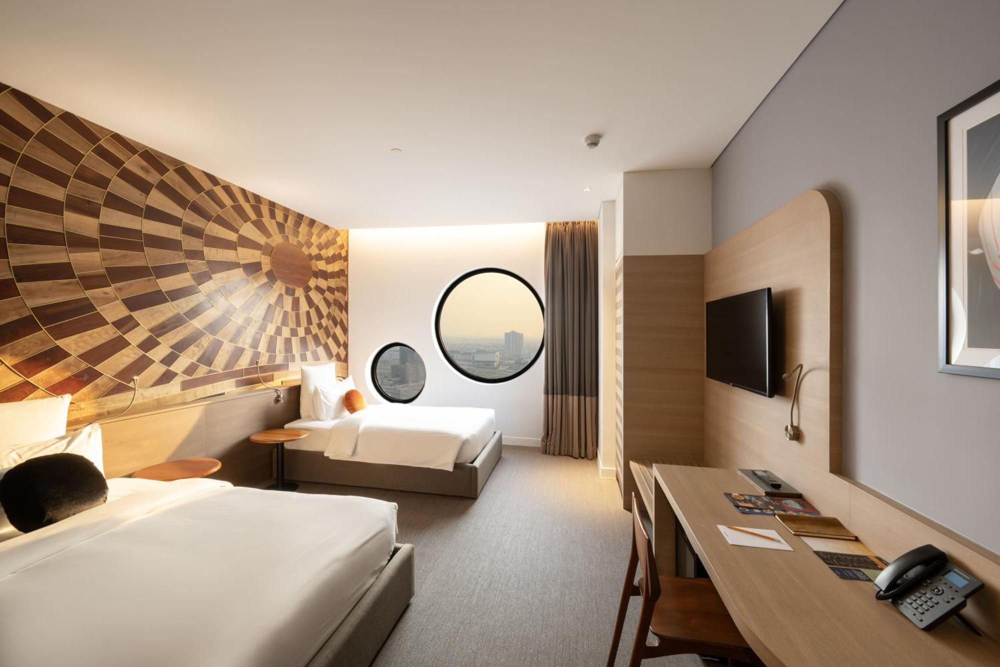 Sun & Moon, Riverside Hotel Phnom Pen Exterior foto
