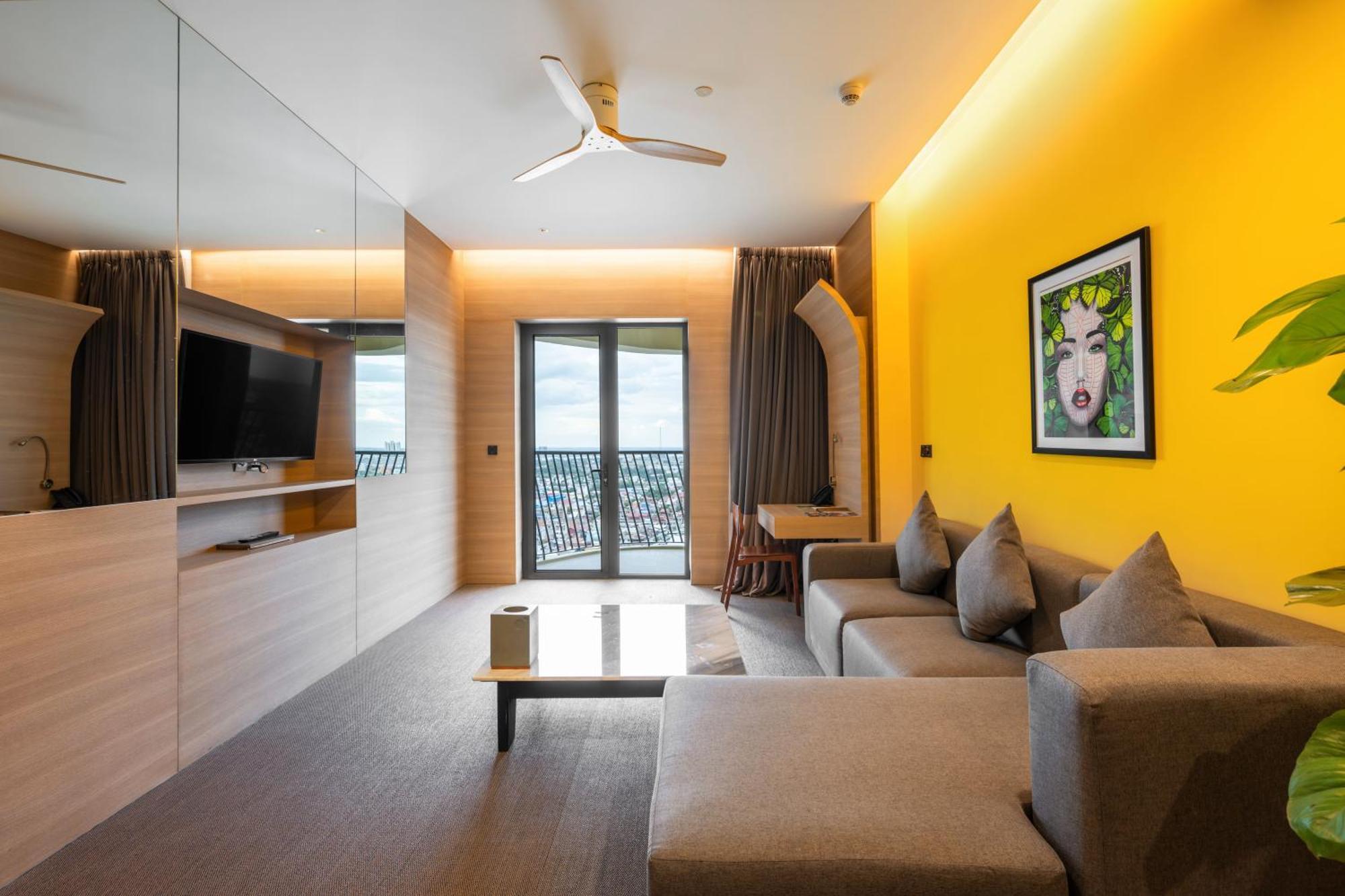 Sun & Moon, Riverside Hotel Phnom Pen Exterior foto