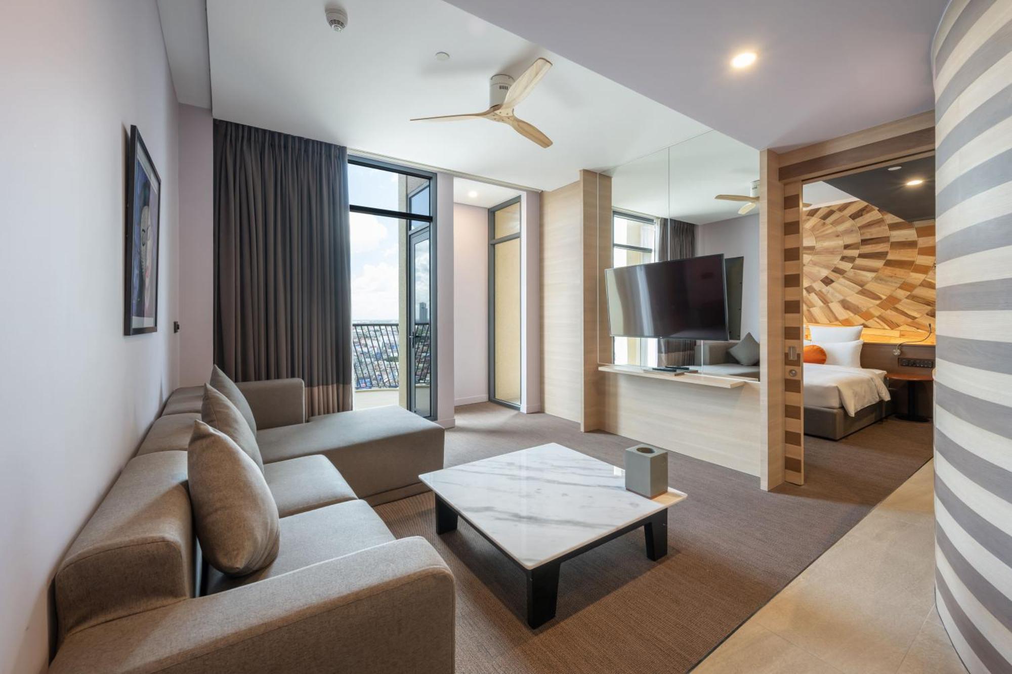 Sun & Moon, Riverside Hotel Phnom Pen Exterior foto